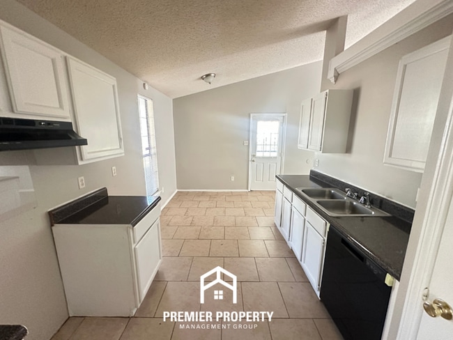 Building Photo - 4354 Clarke Rd