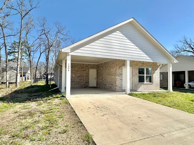 Building Photo - 1004 Woodland Dr