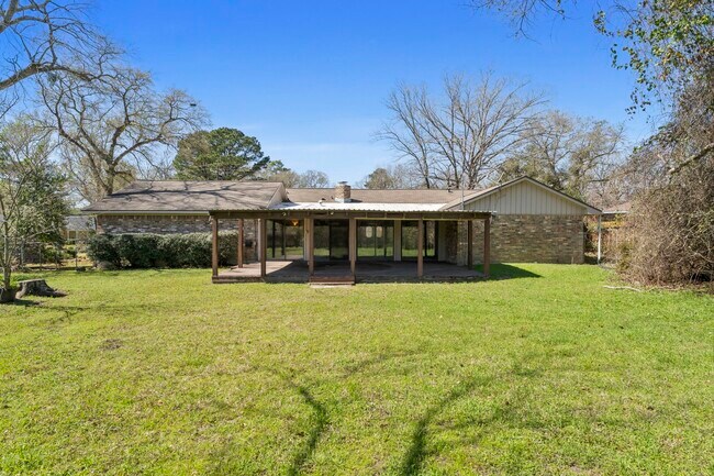 Building Photo - 18 Panorama Dr