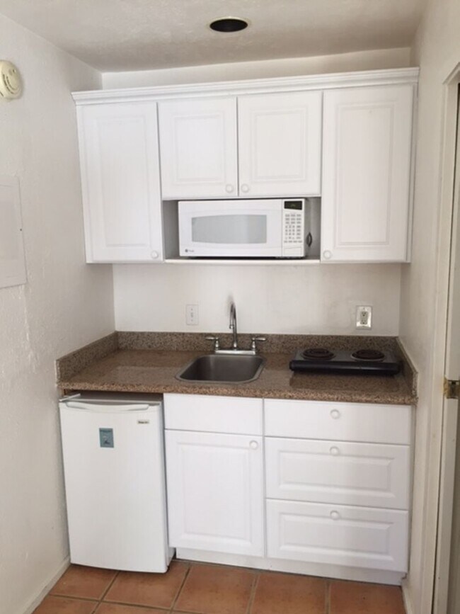 Building Photo - Boutique Studio with Beautiful Views in Bodega Bay