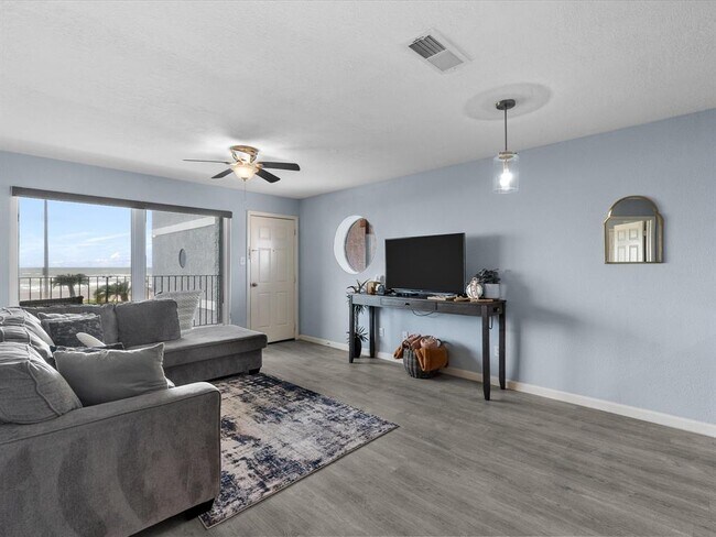 Building Photo - 7600 Seawall Blvd