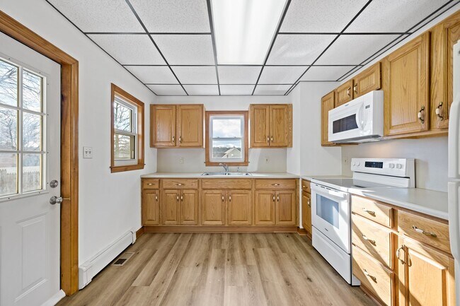 Building Photo - Spacious 4 Bedroom | 1.5 Bath | 1 Car Garage For Rent -Northampton PA