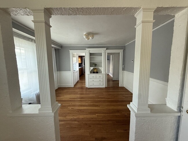 Building Photo - 135 Mills St