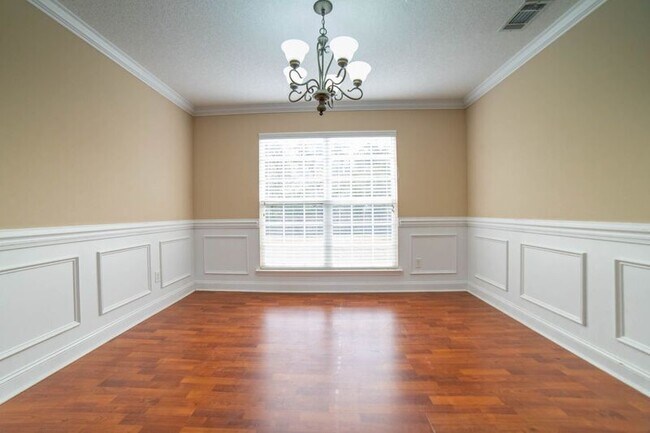 Building Photo - 211 Augusta Way