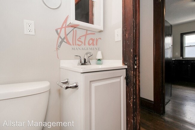 Building Photo - 2 br, 1 bath House - 1335 W 91st (up)
