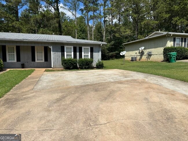 Building Photo - 115 Pine Terrace