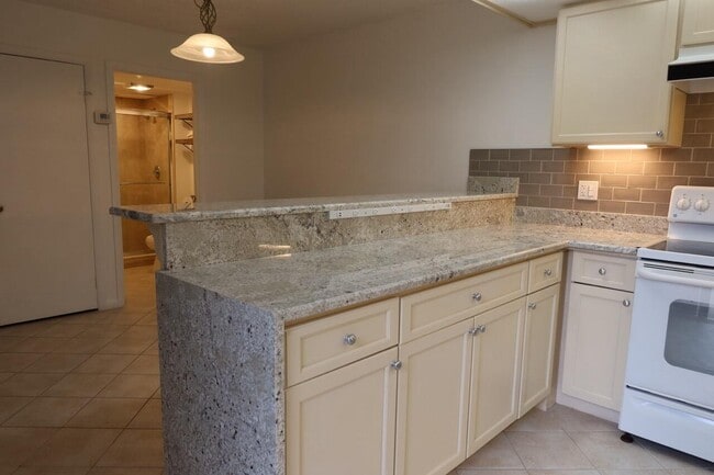 Building Photo - 507 5th Ln