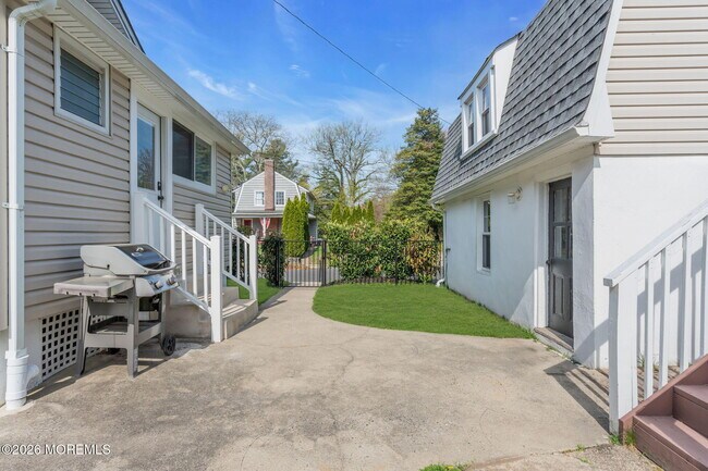 Building Photo - 115 Grassmere Avenue