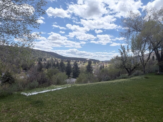 Building Photo - Beautiful Crestview home