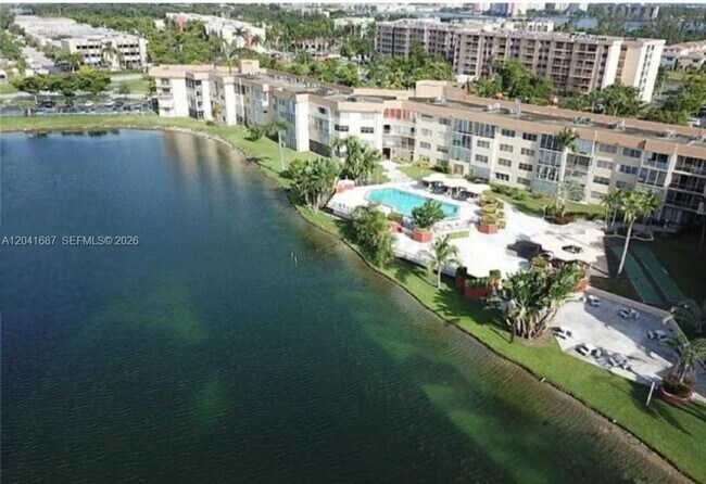 Building Photo - 1075 NE Miami Gardens Dr