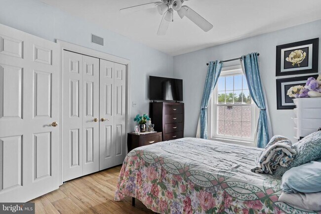 Building Photo - 543 Bridgeview Dr