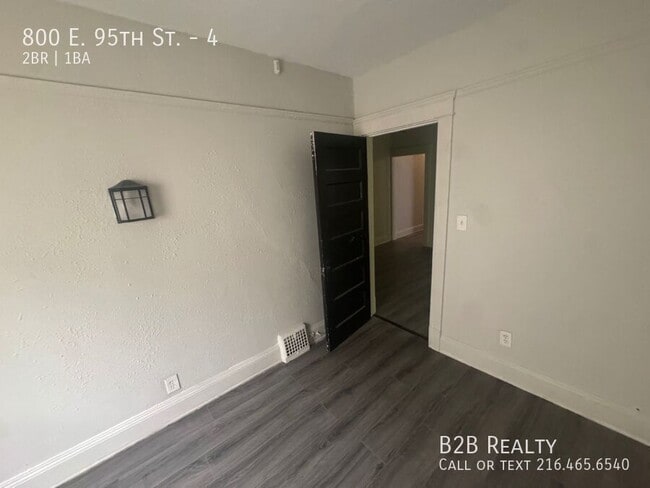 Building Photo - 800 E 95th St