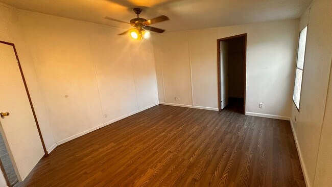 Building Photo - 3 bed 2 bath Mobile Home located in the he...