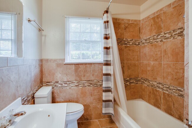Building Photo - Fantastic home at a fantastic price!