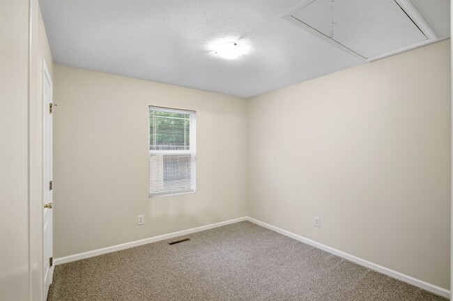 Building Photo - 1701 Willa Pl Dr