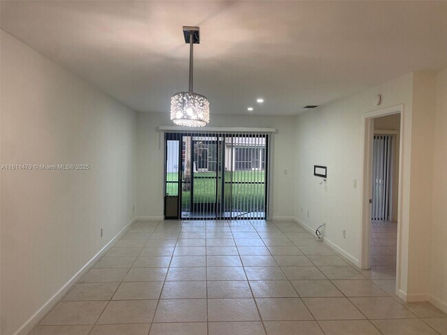 Building Photo - 449 Lakeview Dr