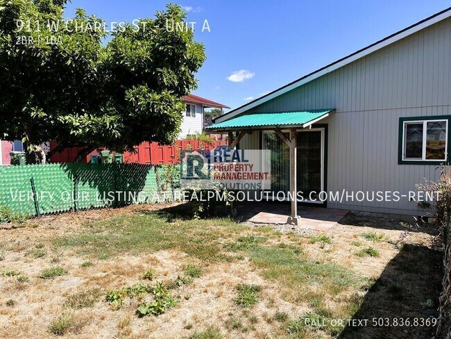 Building Photo - 911 Charles St