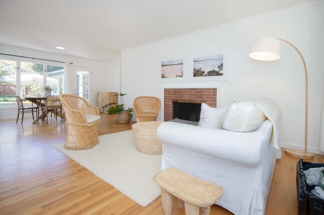 Building Photo - Perfect Family Home in Flats of Kentfield ...