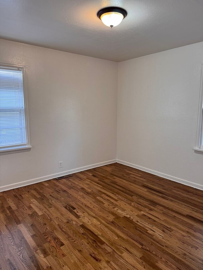 Building Photo - 2 Bed 1 Bath House W/A Garage for Storage!!!!!!