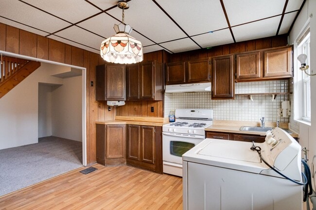 Building Photo - Two Bedroom Two Bathroom House In Baltimore City