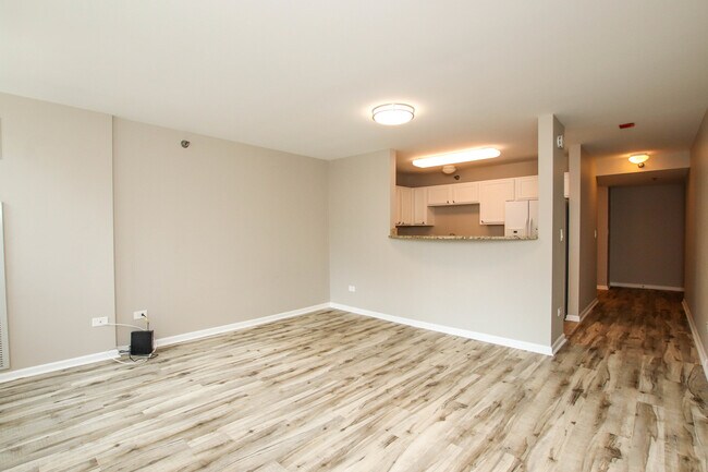 Building Photo - 345 N La Salle Dr