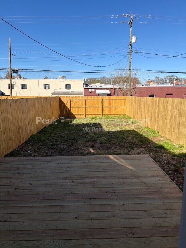 Building Photo - 3014 Parkwood Ave