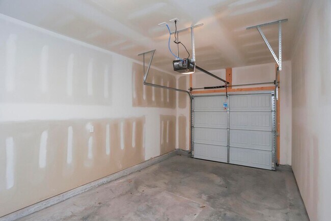 Building Photo - 250 Hazel Ln