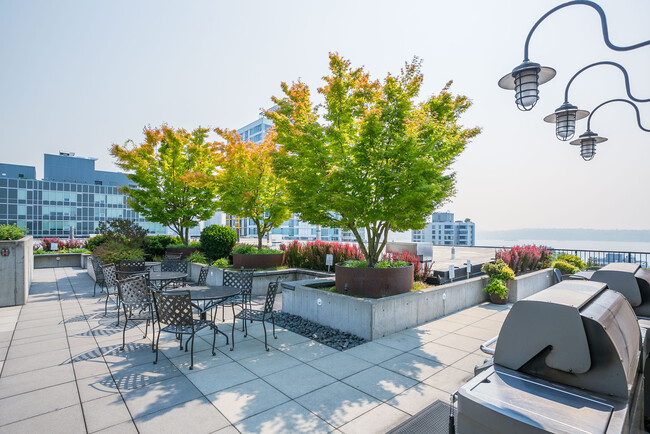 Building Photo - STRIKING Air Conditioned Loft Over Elliot Bay