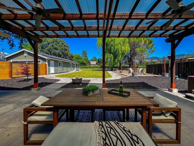 Building Photo - Wine Country Retreat with Guest Cottage & Vineyard Views