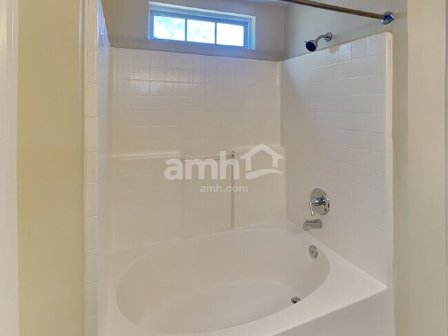 Building Photo - 427 Parrish Hill