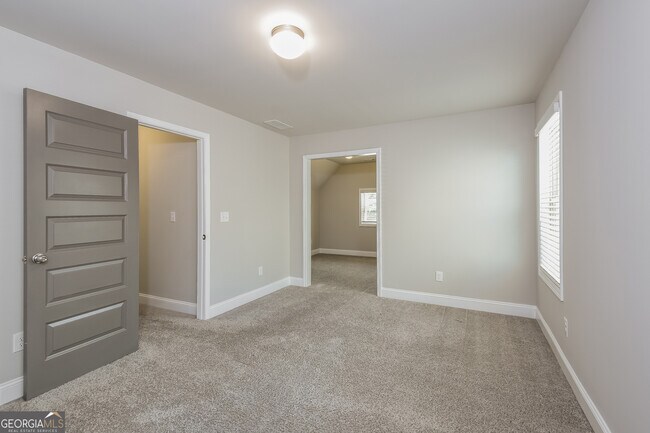 Building Photo - 732 Overlook Gln Dr