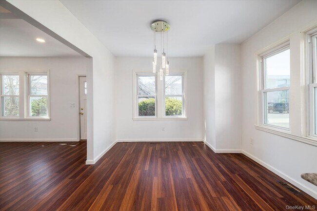 Building Photo - 31 N Lewis Pl