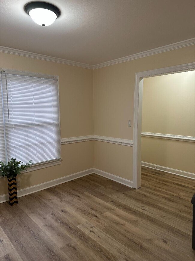 Building Photo - 2821 Tully Square