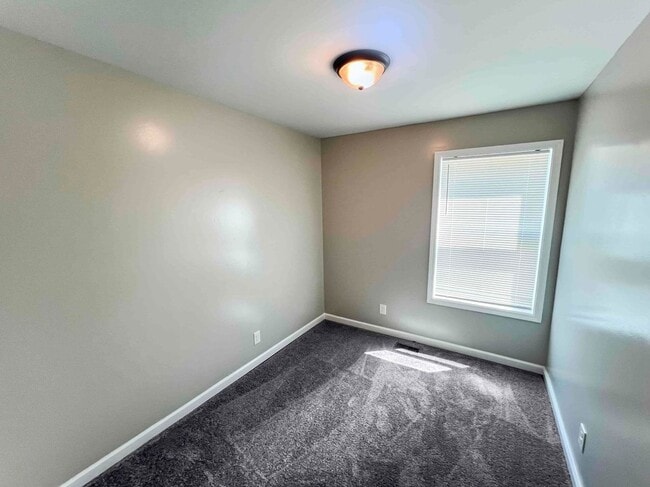 Building Photo - 18 Mockingbird Dr
