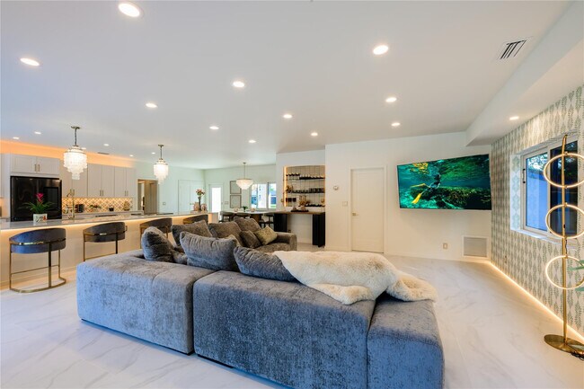 Building Photo - 3615 Sherwood Blvd