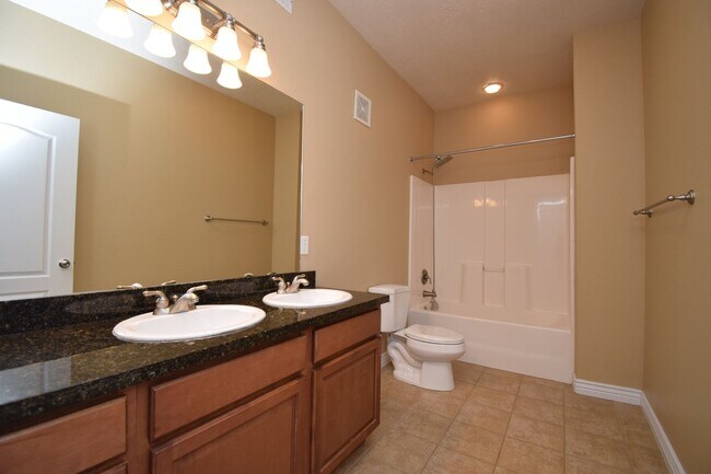 Building Photo - Great 2 Bed 2 Bath Unit in Millcreek!!!
