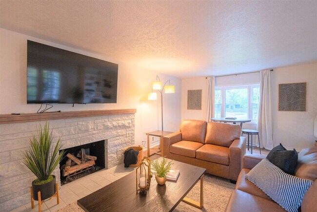 Primary Photo - 1322 Jackson Rd