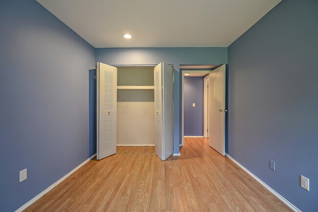 Building Photo - 2120 Pauline Blvd