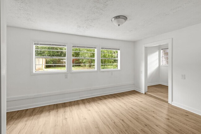 Building Photo - Charming 3 Bedroom, 2 Bathroom house
