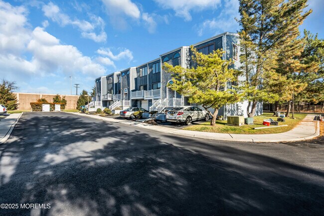 Building Photo - 4 Black Pine Ln