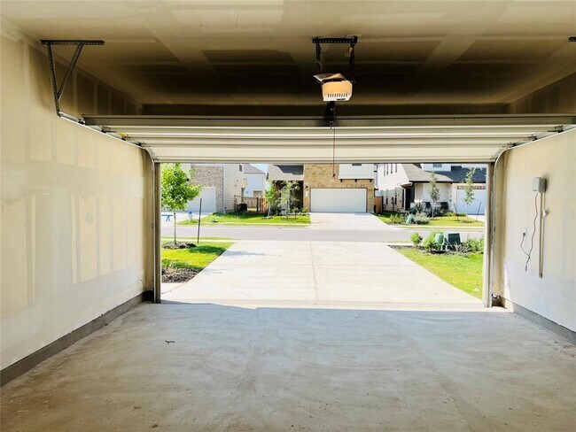 Building Photo - 136 MacArthur Dr