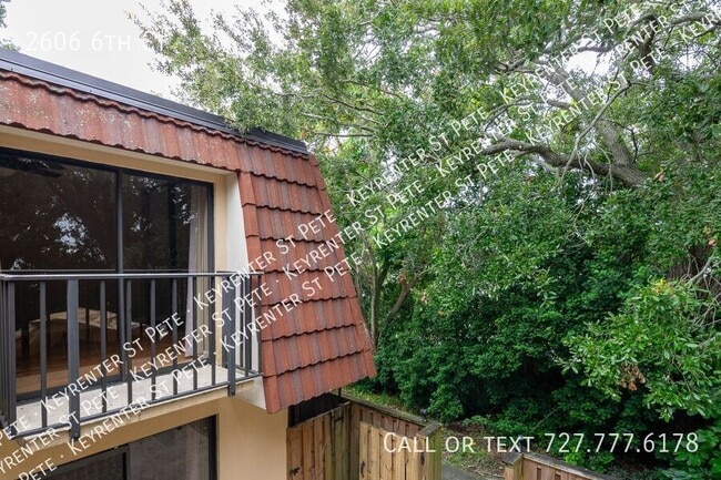Building Photo - 2606 6th Ct