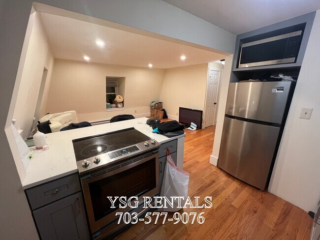 Building Photo - 27 Linwood St