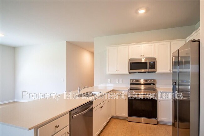 Building Photo - 22845 Dashwood Ln