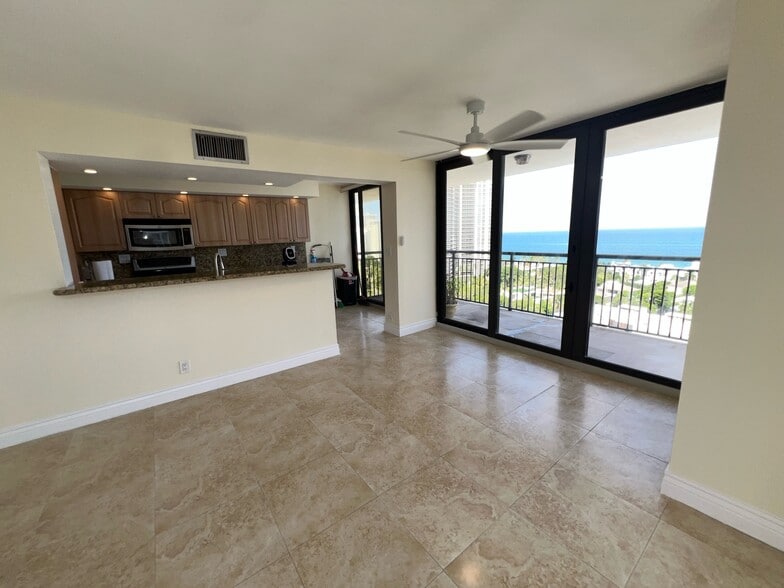 Building Photo - 3031 N Ocean Blvd