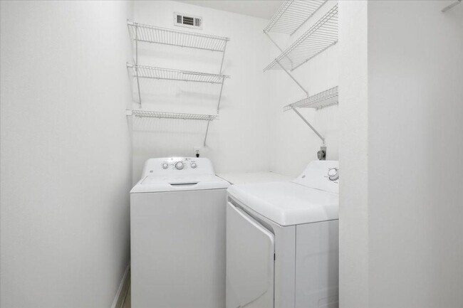 Building Photo - 3777 Peachtree Rd NE