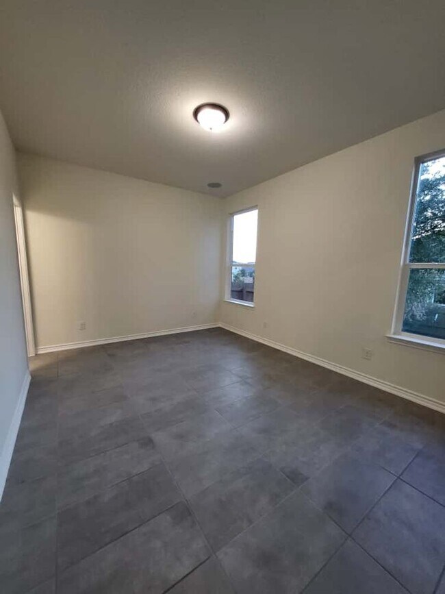 Building Photo - New Home In Cul de sac