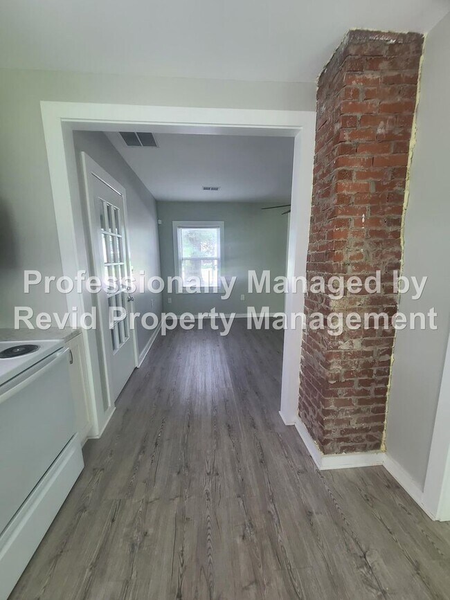 Building Photo - 714 Goodwyn St