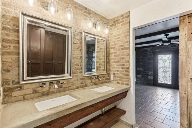 Building Photo - 24369 Bingham Creek Rd