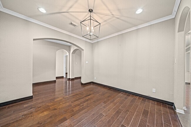 Building Photo - 7202 Lyndhurst Village Ln